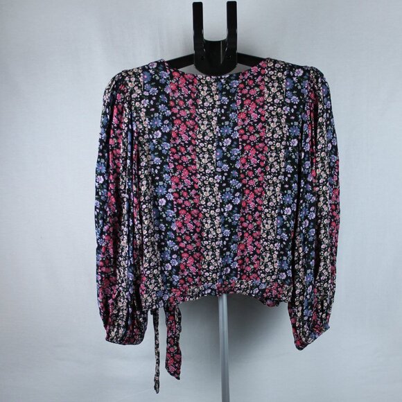 American Eagle, Women's L. V-Neck Blouse.  Black Background  with flowers - Picture 5 of 6